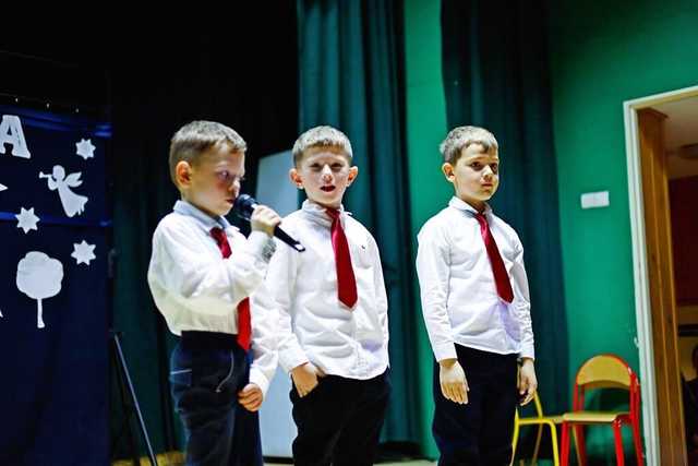 [FOTO] W żarowskiej podstawówce świętowali Dzień Babci i Dziadka