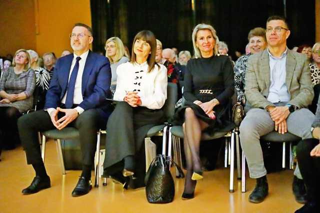 [FOTO] W żarowskiej podstawówce świętowali Dzień Babci i Dziadka