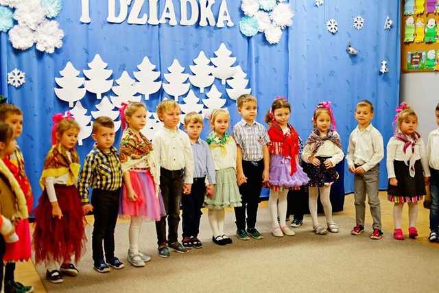 [FOTO] W Bajkowym Przedszkolu w Żarowie świętowali Dzień Babci i Dziadka