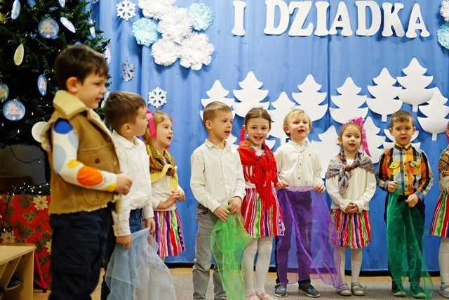 [FOTO] W Bajkowym Przedszkolu w Żarowie świętowali Dzień Babci i Dziadka