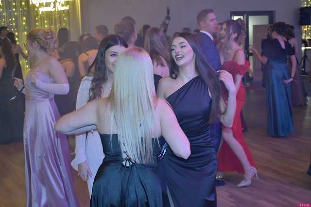 [WIDEO/FOTO] Ależ zabawa! Maturzyści z III LO w Świdnicy bawili się na balu studniówkowym