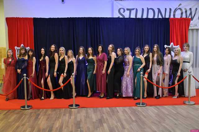 [WIDEO/FOTO] Ależ zabawa! Maturzyści z III LO w Świdnicy bawili się na balu studniówkowym