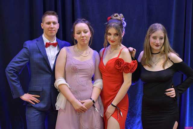 [WIDEO/FOTO] Ależ zabawa! Maturzyści z III LO w Świdnicy bawili się na balu studniówkowym