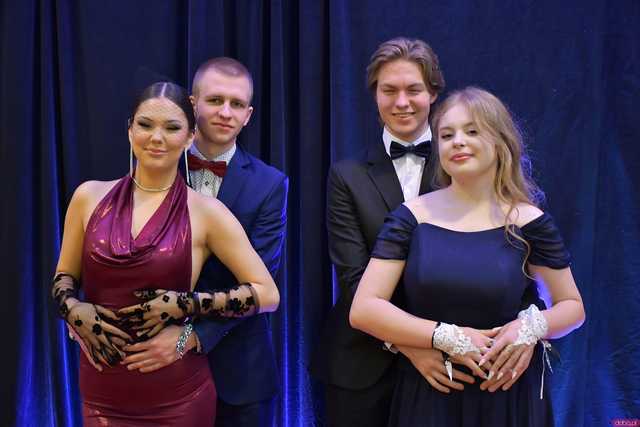 [WIDEO/FOTO] Ależ zabawa! Maturzyści z III LO w Świdnicy bawili się na balu studniówkowym