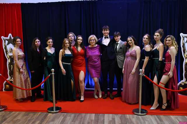 [WIDEO/FOTO] Ależ zabawa! Maturzyści z III LO w Świdnicy bawili się na balu studniówkowym