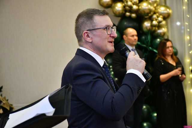 [WIDEO/FOTO] Ależ zabawa! Maturzyści z III LO w Świdnicy bawili się na balu studniówkowym