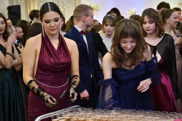 [WIDEO/FOTO] Ależ zabawa! Maturzyści z III LO w Świdnicy bawili się na balu studniówkowym