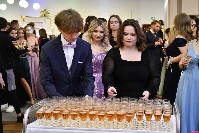 [WIDEO/FOTO] Ależ zabawa! Maturzyści z III LO w Świdnicy bawili się na balu studniówkowym
