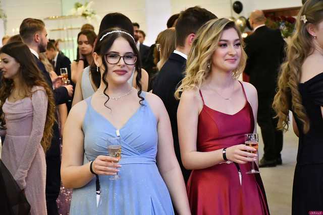 [WIDEO/FOTO] Ależ zabawa! Maturzyści z III LO w Świdnicy bawili się na balu studniówkowym