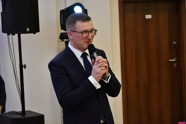 [WIDEO/FOTO] Ależ zabawa! Maturzyści z III LO w Świdnicy bawili się na balu studniówkowym