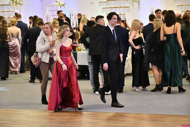 [WIDEO/FOTO] Ależ zabawa! Maturzyści z III LO w Świdnicy bawili się na balu studniówkowym