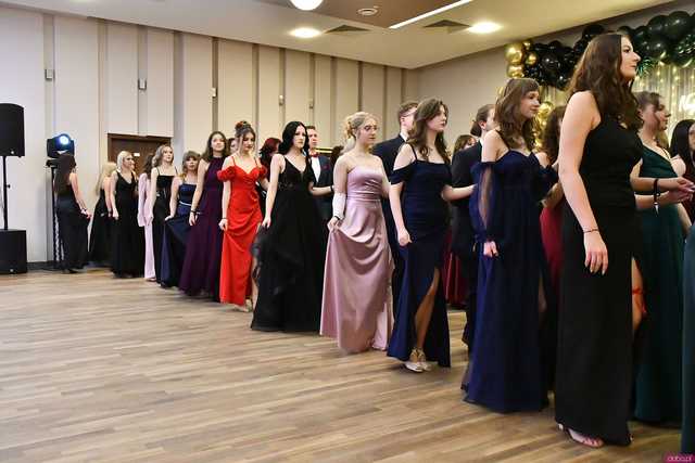 [WIDEO/FOTO] Ależ zabawa! Maturzyści z III LO w Świdnicy bawili się na balu studniówkowym