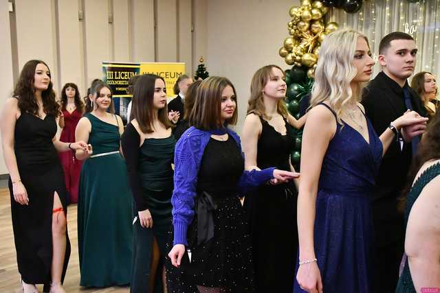 [WIDEO/FOTO] Ależ zabawa! Maturzyści z III LO w Świdnicy bawili się na balu studniówkowym