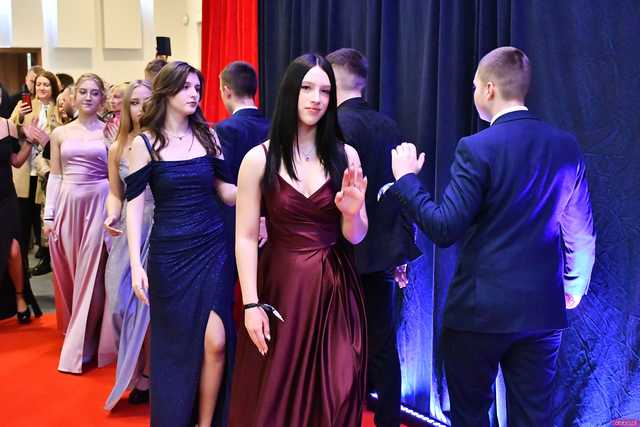 [WIDEO/FOTO] Ależ zabawa! Maturzyści z III LO w Świdnicy bawili się na balu studniówkowym
