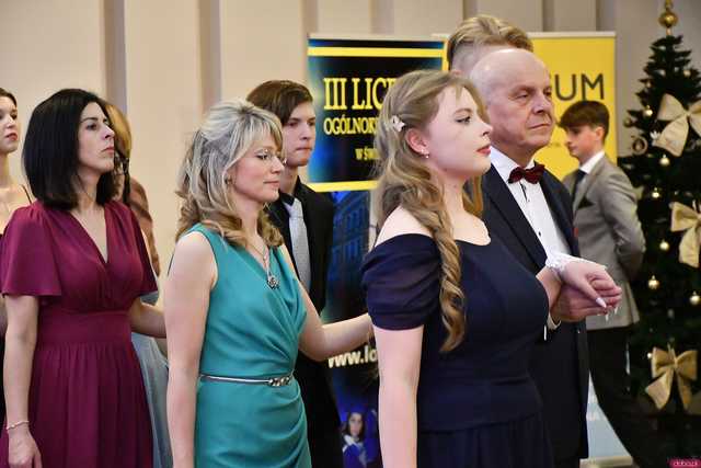 [WIDEO/FOTO] Ależ zabawa! Maturzyści z III LO w Świdnicy bawili się na balu studniówkowym