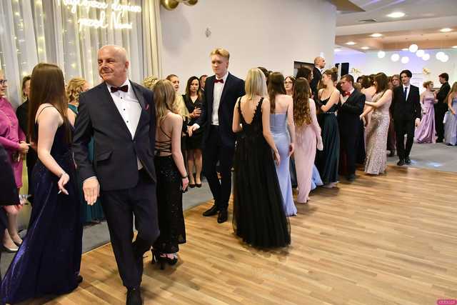 [WIDEO/FOTO] Ależ zabawa! Maturzyści z III LO w Świdnicy bawili się na balu studniówkowym