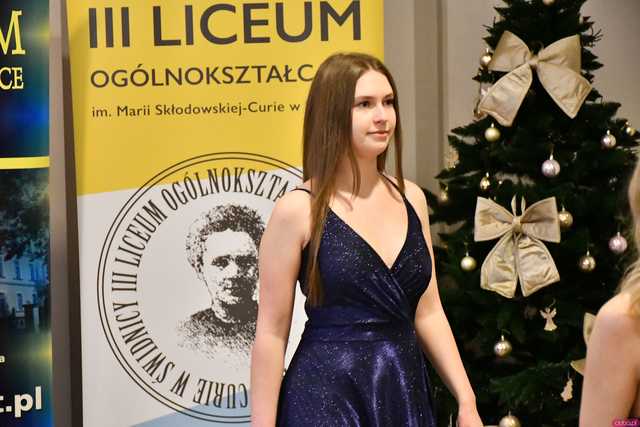 [WIDEO/FOTO] Ależ zabawa! Maturzyści z III LO w Świdnicy bawili się na balu studniówkowym