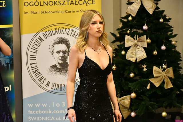 [WIDEO/FOTO] Ależ zabawa! Maturzyści z III LO w Świdnicy bawili się na balu studniówkowym