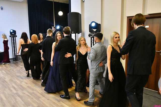 [WIDEO/FOTO] Ależ zabawa! Maturzyści z III LO w Świdnicy bawili się na balu studniówkowym