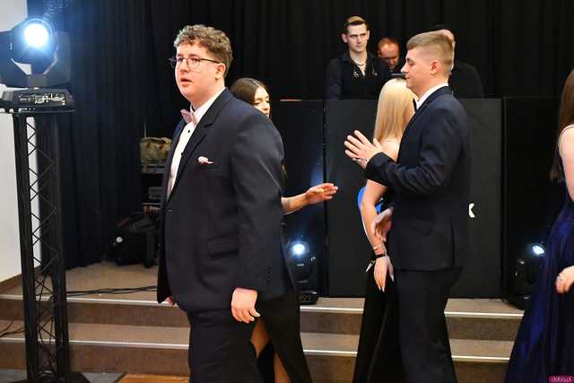 [WIDEO/FOTO] Ależ zabawa! Maturzyści z III LO w Świdnicy bawili się na balu studniówkowym
