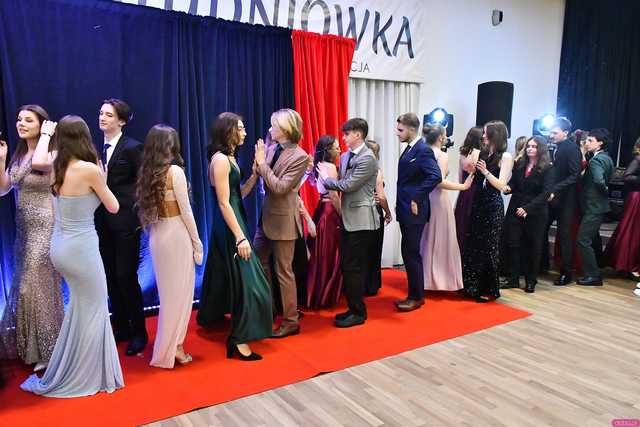 [WIDEO/FOTO] Ależ zabawa! Maturzyści z III LO w Świdnicy bawili się na balu studniówkowym