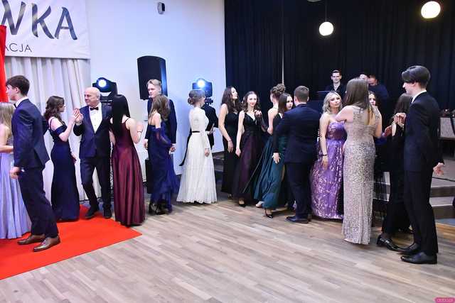 [WIDEO/FOTO] Ależ zabawa! Maturzyści z III LO w Świdnicy bawili się na balu studniówkowym