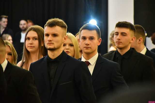 [WIDEO/FOTO] Ależ zabawa! Maturzyści z III LO w Świdnicy bawili się na balu studniówkowym