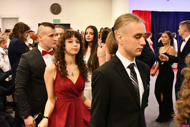 [WIDEO/FOTO] Ależ zabawa! Maturzyści z III LO w Świdnicy bawili się na balu studniówkowym