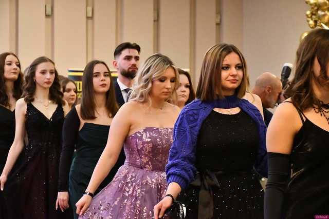 [WIDEO/FOTO] Ależ zabawa! Maturzyści z III LO w Świdnicy bawili się na balu studniówkowym