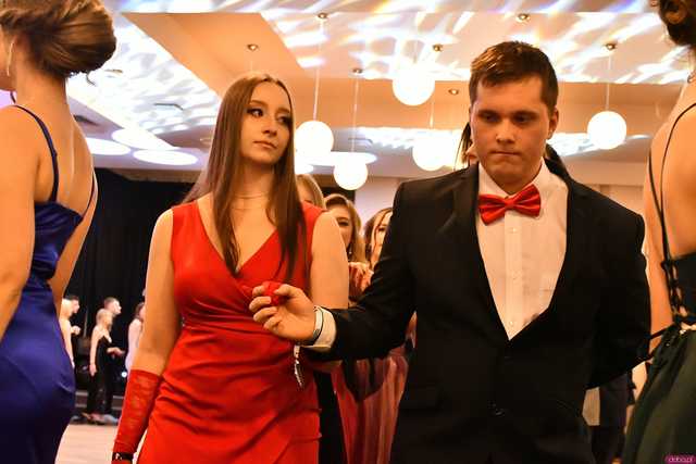 [WIDEO/FOTO] Ależ zabawa! Maturzyści z III LO w Świdnicy bawili się na balu studniówkowym