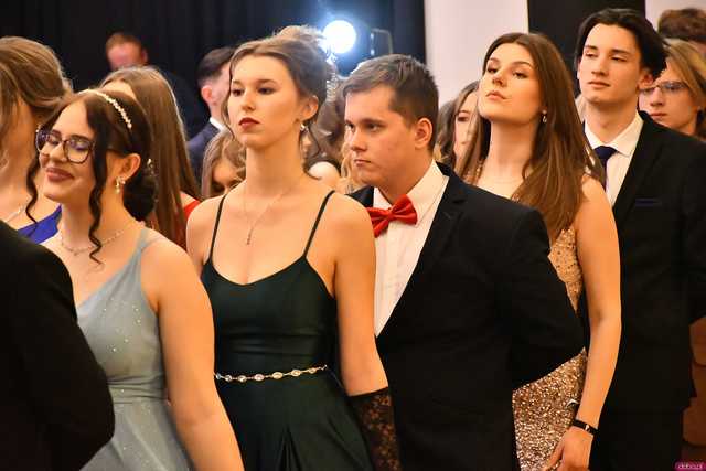 [WIDEO/FOTO] Ależ zabawa! Maturzyści z III LO w Świdnicy bawili się na balu studniówkowym