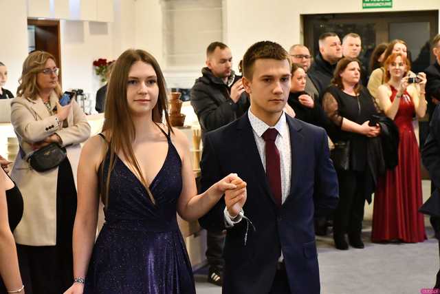 [WIDEO/FOTO] Ależ zabawa! Maturzyści z III LO w Świdnicy bawili się na balu studniówkowym