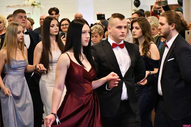 [WIDEO/FOTO] Ależ zabawa! Maturzyści z III LO w Świdnicy bawili się na balu studniówkowym