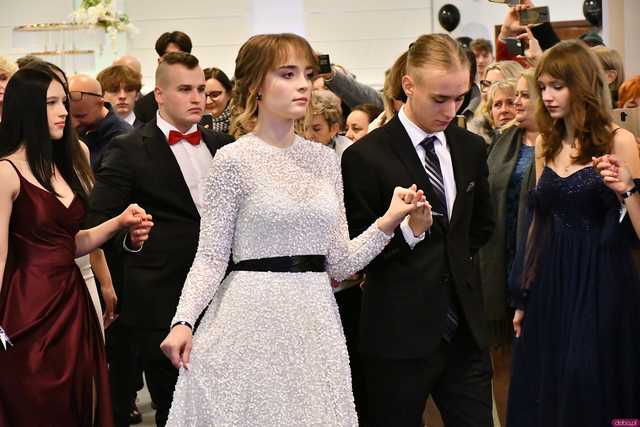 [WIDEO/FOTO] Ależ zabawa! Maturzyści z III LO w Świdnicy bawili się na balu studniówkowym