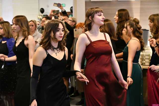 [WIDEO/FOTO] Ależ zabawa! Maturzyści z III LO w Świdnicy bawili się na balu studniówkowym