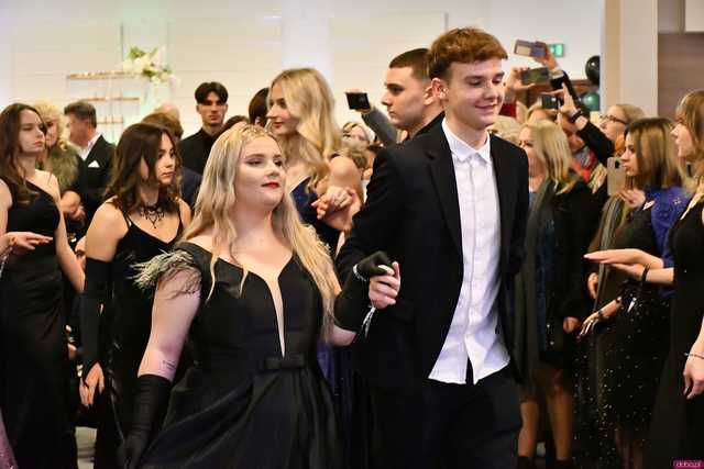 [WIDEO/FOTO] Ależ zabawa! Maturzyści z III LO w Świdnicy bawili się na balu studniówkowym