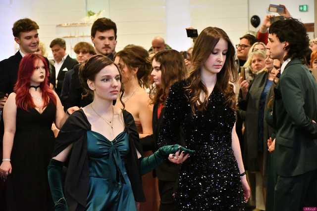[WIDEO/FOTO] Ależ zabawa! Maturzyści z III LO w Świdnicy bawili się na balu studniówkowym