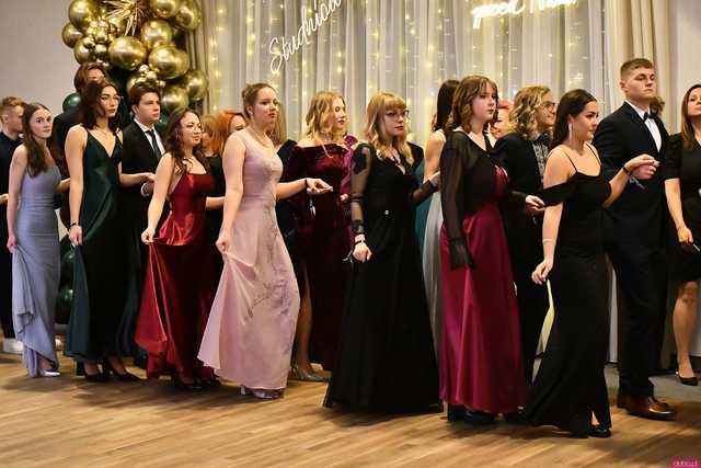 [WIDEO/FOTO] Ależ zabawa! Maturzyści z III LO w Świdnicy bawili się na balu studniówkowym