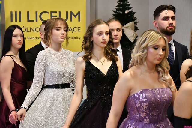[WIDEO/FOTO] Ależ zabawa! Maturzyści z III LO w Świdnicy bawili się na balu studniówkowym
