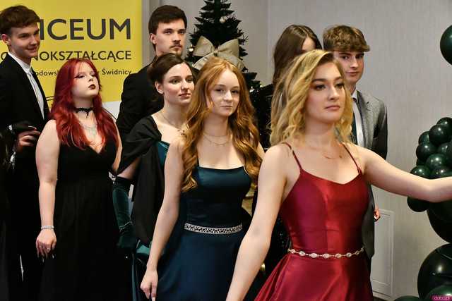 [WIDEO/FOTO] Ależ zabawa! Maturzyści z III LO w Świdnicy bawili się na balu studniówkowym
