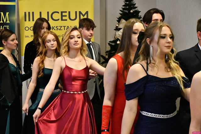 [WIDEO/FOTO] Ależ zabawa! Maturzyści z III LO w Świdnicy bawili się na balu studniówkowym