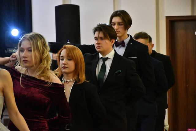 [WIDEO/FOTO] Ależ zabawa! Maturzyści z III LO w Świdnicy bawili się na balu studniówkowym