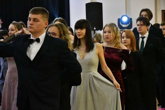 [WIDEO/FOTO] Ależ zabawa! Maturzyści z III LO w Świdnicy bawili się na balu studniówkowym