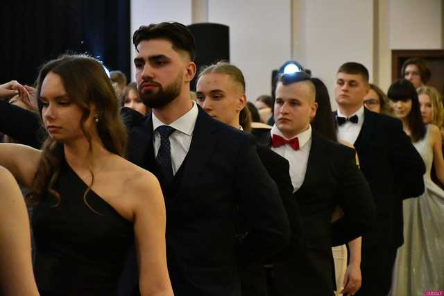 [WIDEO/FOTO] Ależ zabawa! Maturzyści z III LO w Świdnicy bawili się na balu studniówkowym