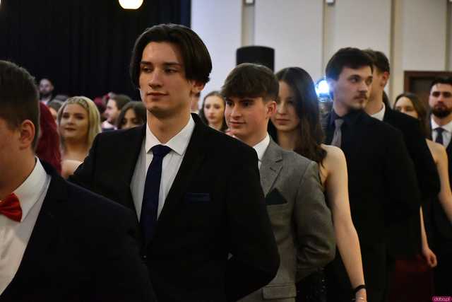 [WIDEO/FOTO] Ależ zabawa! Maturzyści z III LO w Świdnicy bawili się na balu studniówkowym