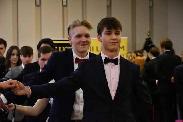 [WIDEO/FOTO] Ależ zabawa! Maturzyści z III LO w Świdnicy bawili się na balu studniówkowym