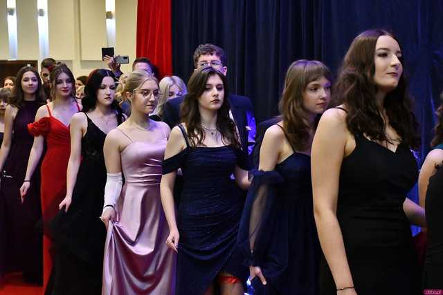 [WIDEO/FOTO] Ależ zabawa! Maturzyści z III LO w Świdnicy bawili się na balu studniówkowym