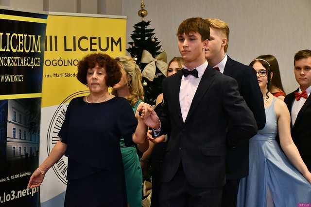 [WIDEO/FOTO] Ależ zabawa! Maturzyści z III LO w Świdnicy bawili się na balu studniówkowym
