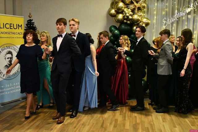 [WIDEO/FOTO] Ależ zabawa! Maturzyści z III LO w Świdnicy bawili się na balu studniówkowym