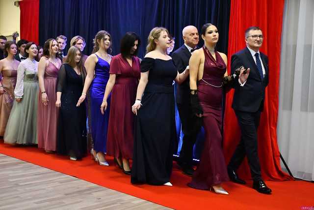 [WIDEO/FOTO] Ależ zabawa! Maturzyści z III LO w Świdnicy bawili się na balu studniówkowym
